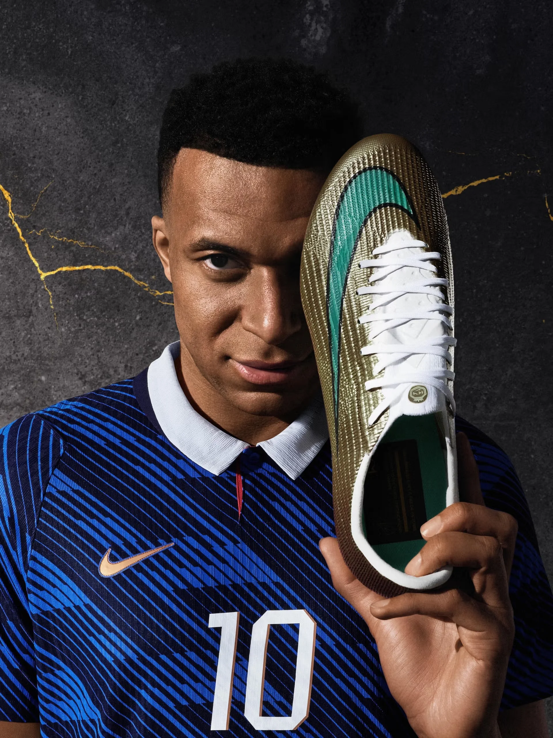 Mbappé Ẵm Golden Boot World Cup 2026, Nike Tung Ngay Superfly 11 Mạ Vàng!